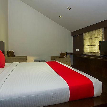 Oyo 8860 Hotel Welcome Mumbai Bagian luar foto