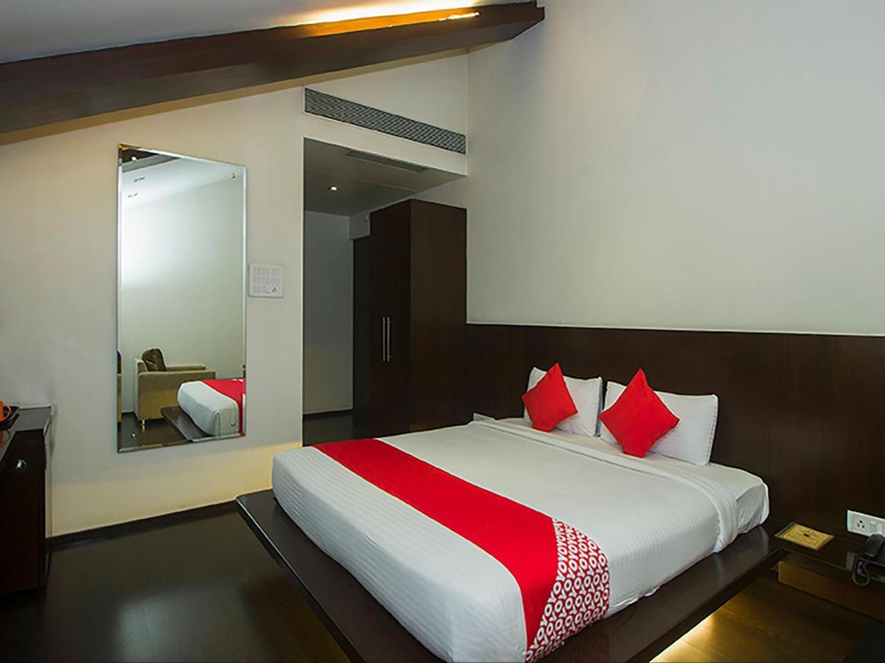 Oyo 8860 Hotel Welcome Mumbai Bagian luar foto