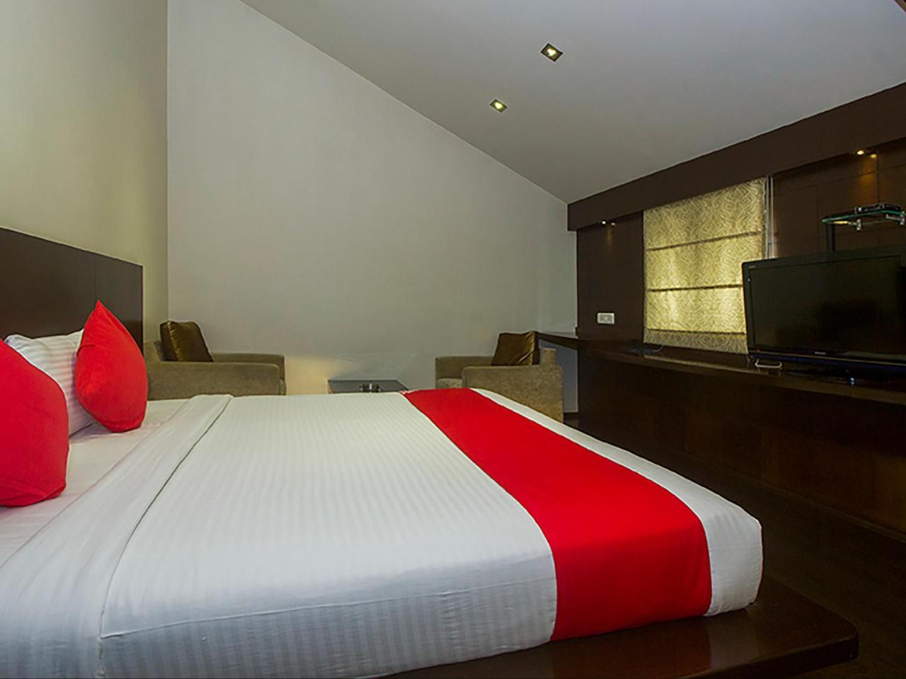 Oyo 8860 Hotel Welcome Mumbai Bagian luar foto