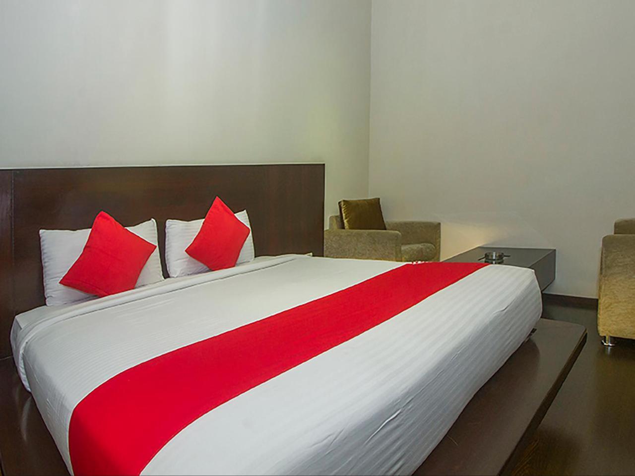 Oyo 8860 Hotel Welcome Mumbai Bagian luar foto