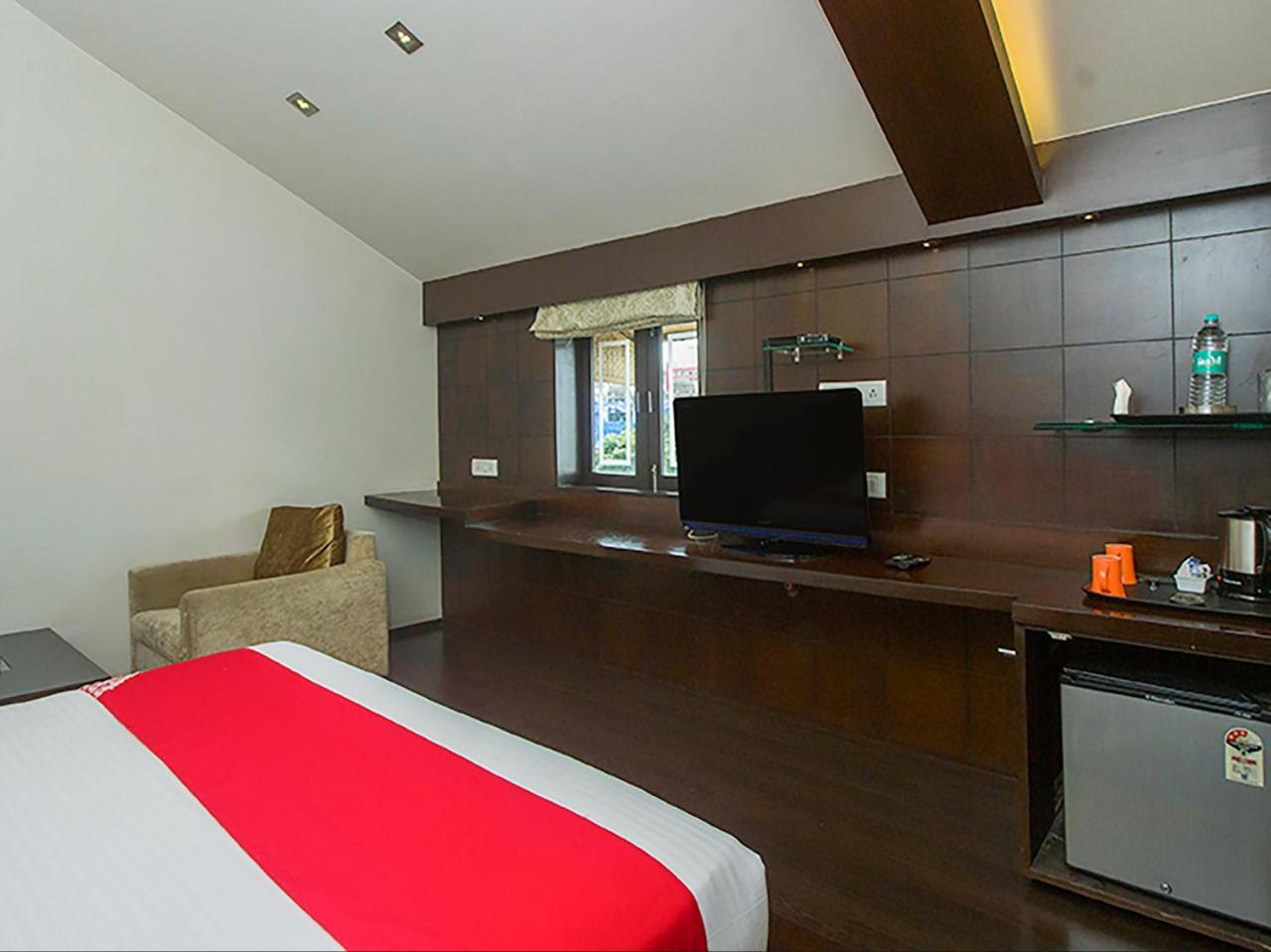 Oyo 8860 Hotel Welcome Mumbai Bagian luar foto