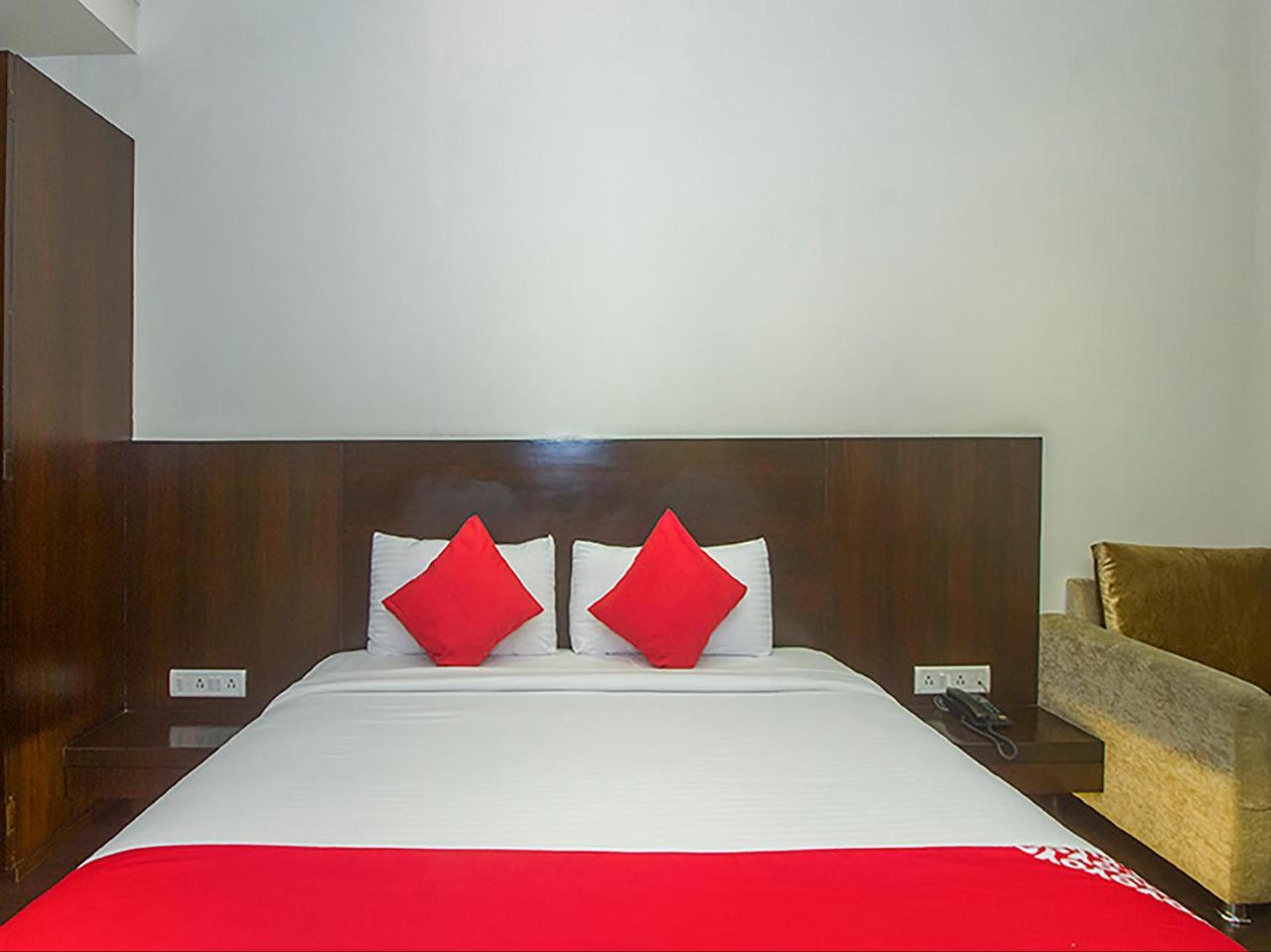 Oyo 8860 Hotel Welcome Mumbai Bagian luar foto